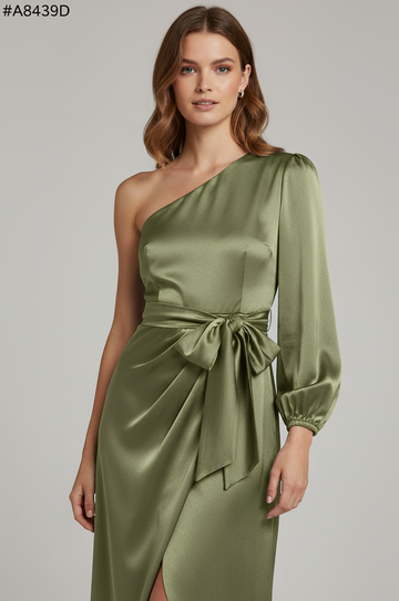 Robe asymétrique en satin à nouer