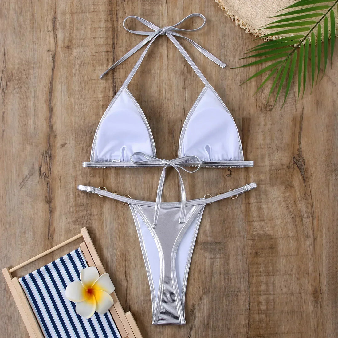 Bikini de tanga triangular metalizado